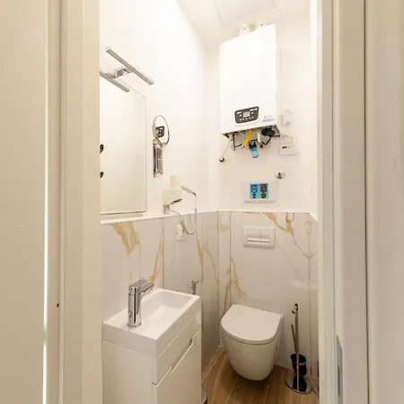 Holidays Train Station Apartment *
